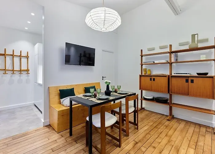 Apartment In The Center Of Paris By Studio Prestige