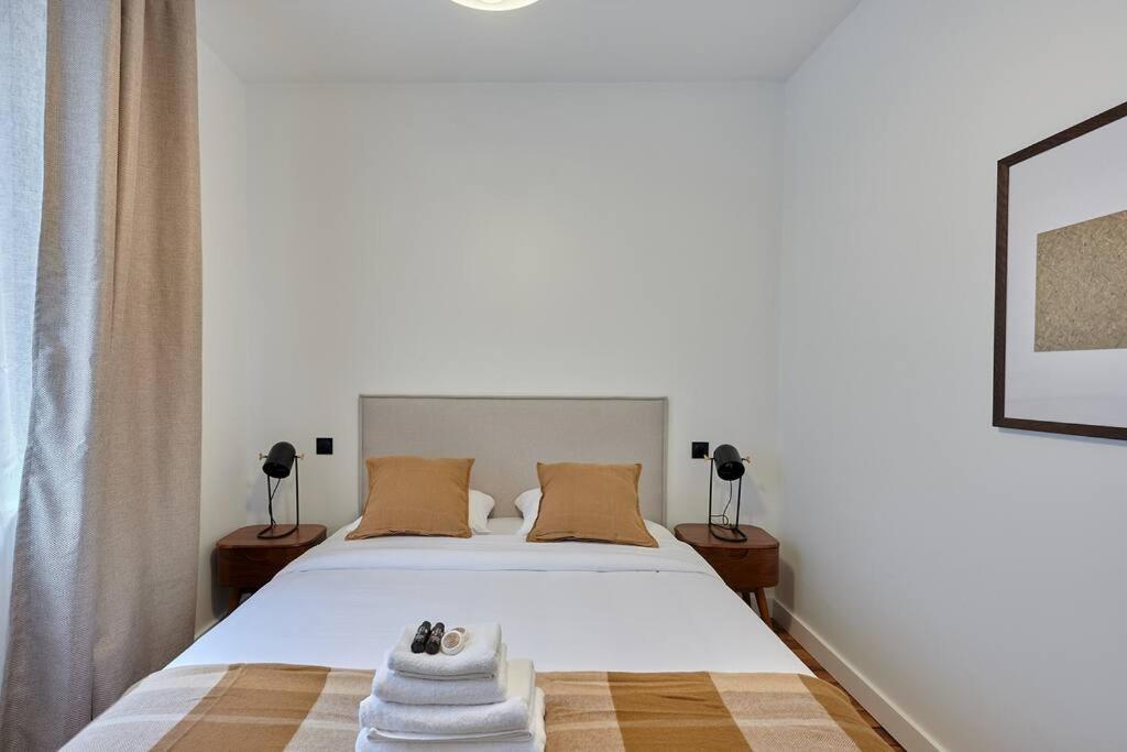 Appartement In The Center Of By Prestige Parijs